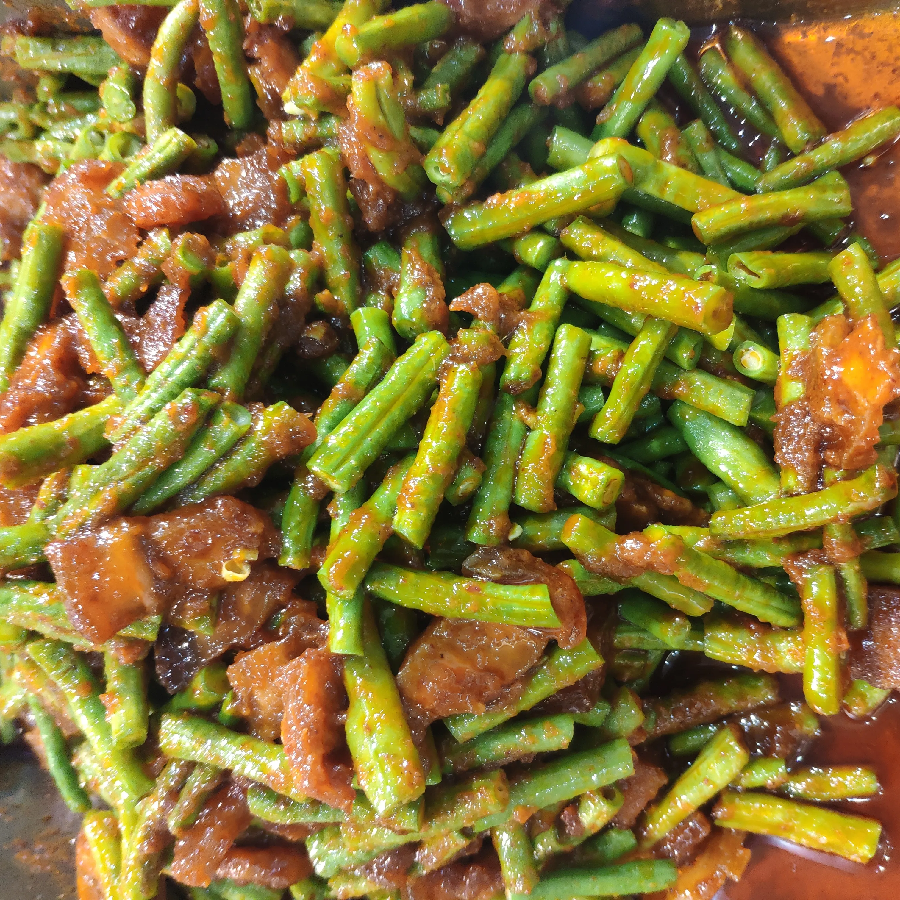 ผัดถั่วหมูสามชั้น